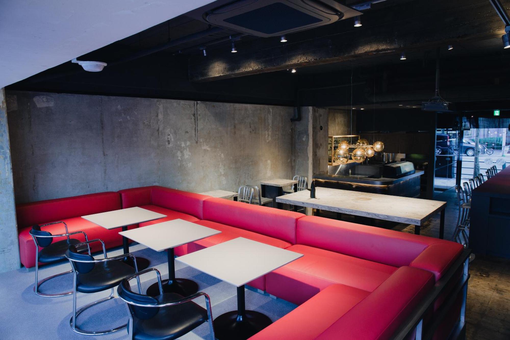 โรงแรม เดอะ โบลี่ 4*